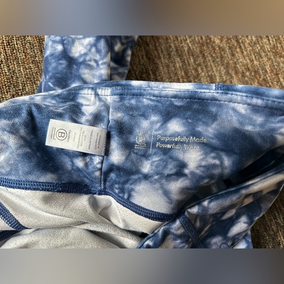 Athleta Tie Dye Powervita Leggings Size Medium - Picture 4 of 6